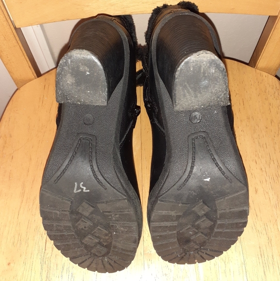 Boots - Picture 7 of 8